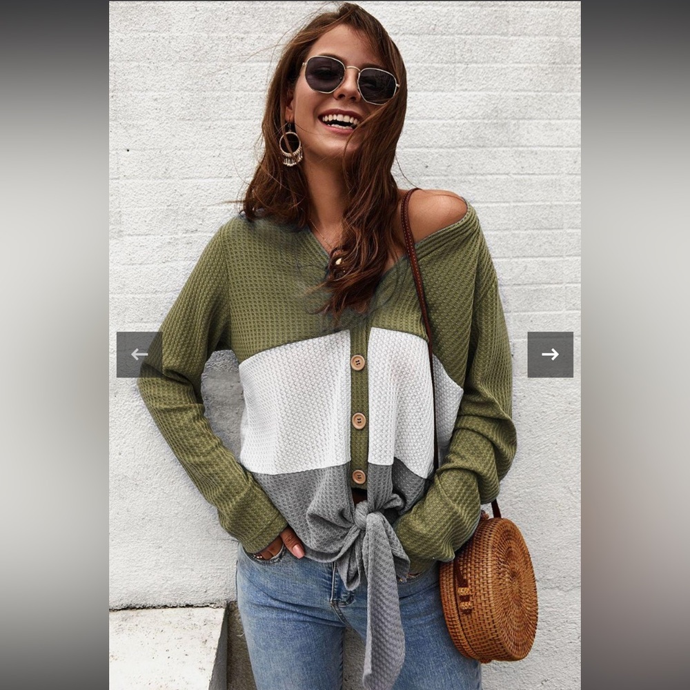 COLOR BLOCK WAFFLE KNIT V-NECK TOP